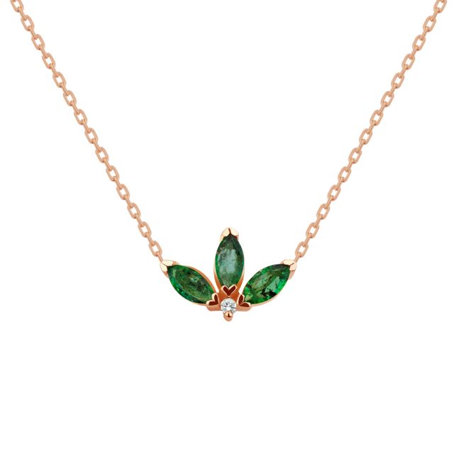 Colier Peony din aur de 18K cu trei smaralde marchiză și diamant