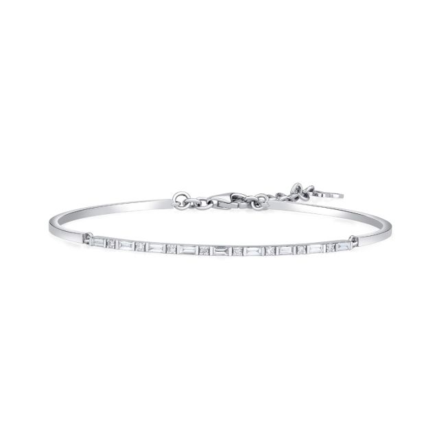 Brățară fixă din aur alb de 14K cu diamante baghetă și rotunde (0,30 ct)