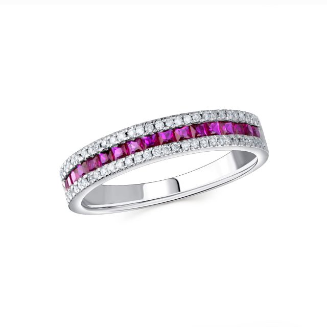 Inel semi-eternity din aur alb de 14K cu rubine cu tăietură princess și diamante rotunde