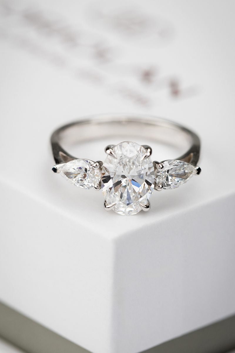Coriolan bespoke ring in 14K white gold