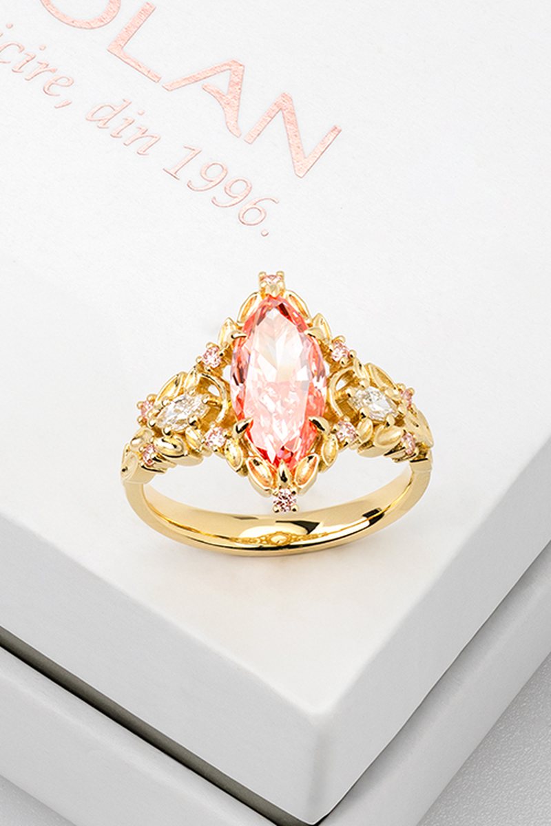 Coriolan bespoke ring in 18K yellow gold