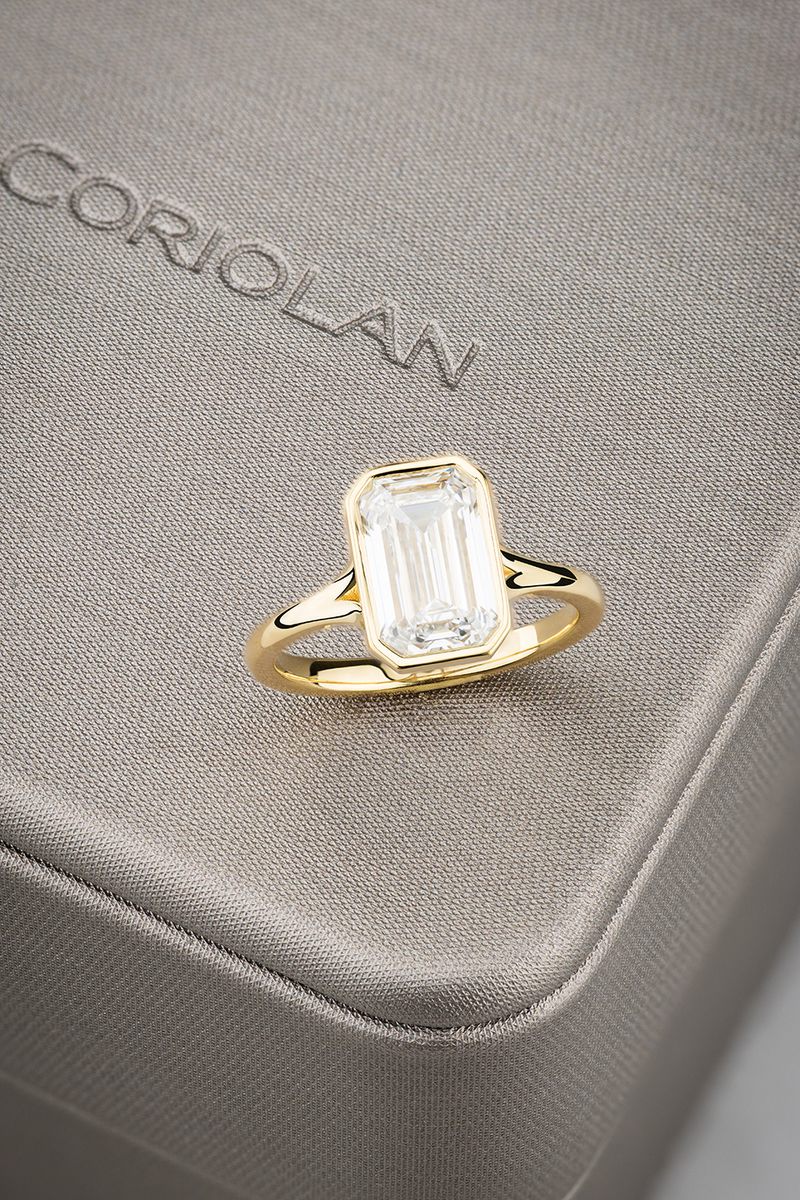 Coriolan bespoke ring in 18K yellow gold
