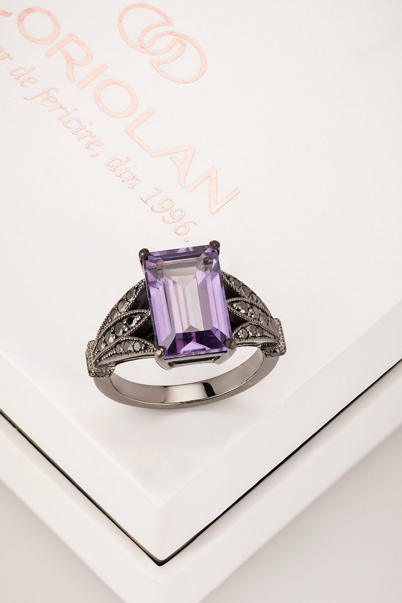 Coriolan bespoke ring in 14K white gold