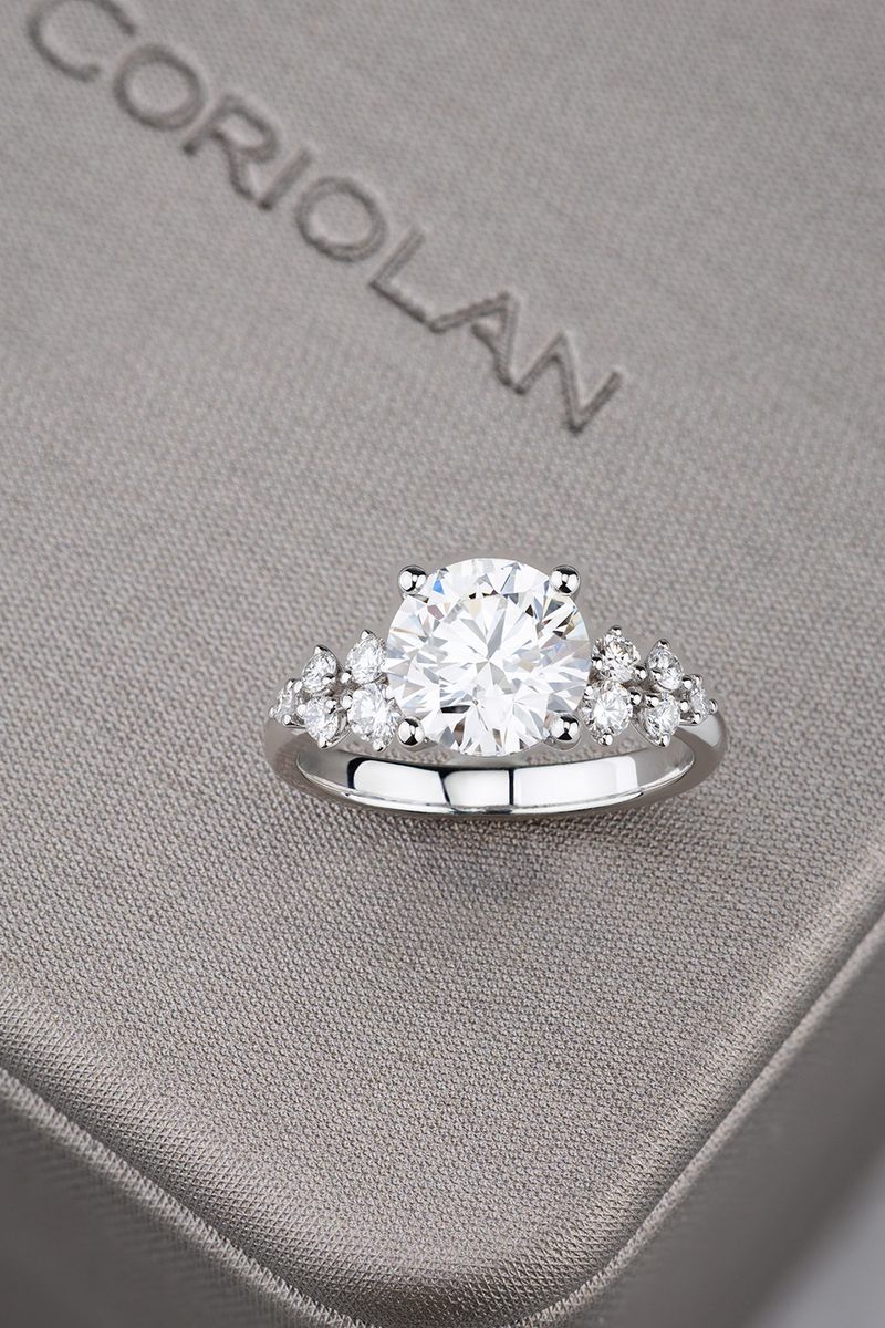 Coriolan bespoke ring in 18K white gold
