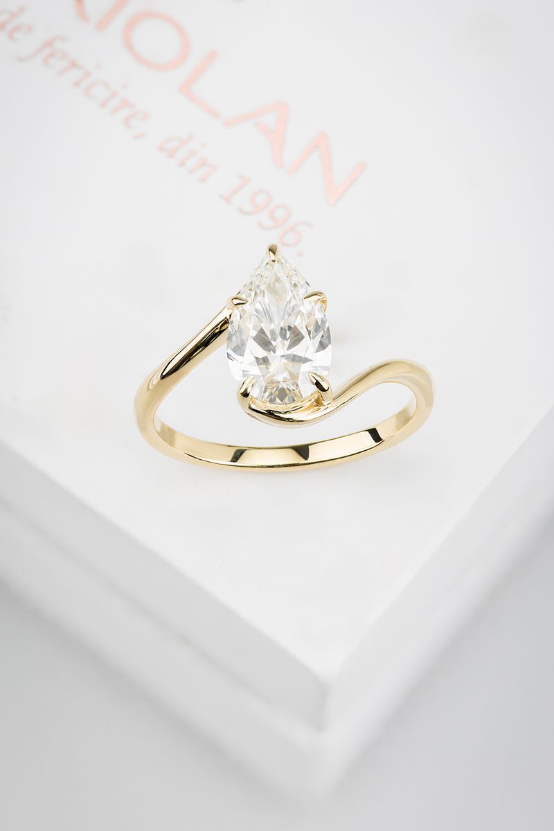 Coriolan bespoke ring in 14K yellow gold