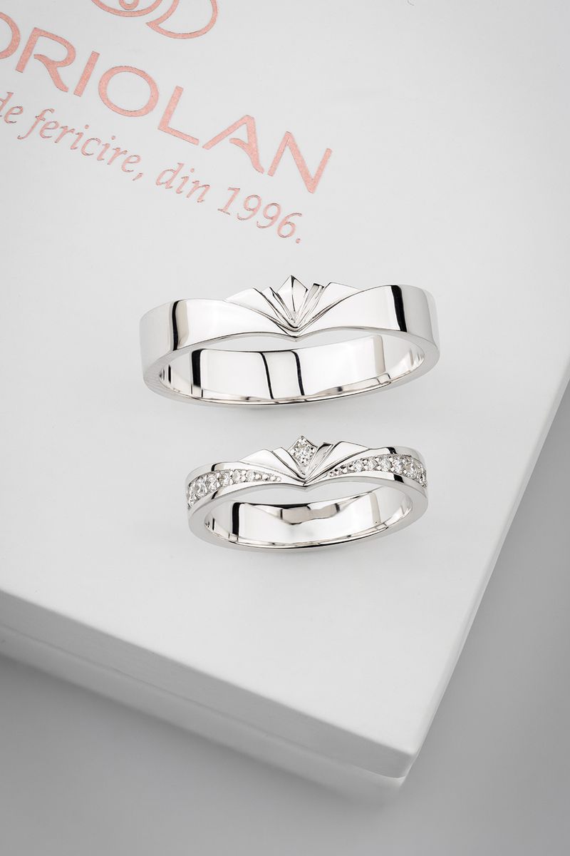 Coriolan bespoke wedding bands in 18K white gold